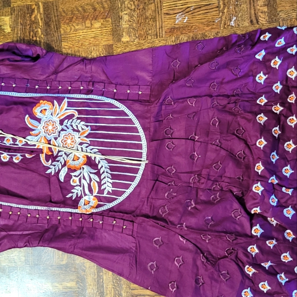 Clothes - Picture 11 of 13
